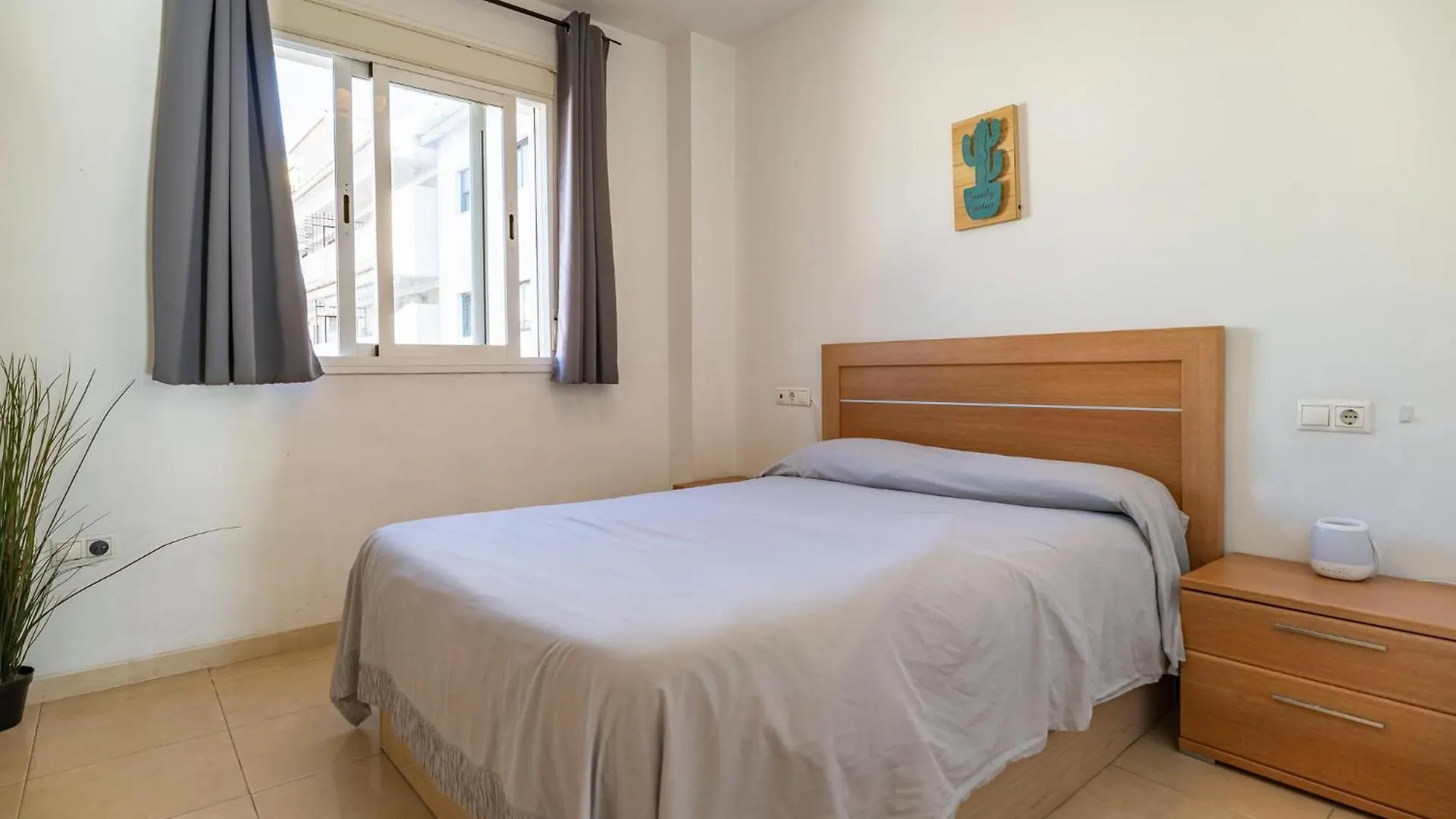 Gorgeous Apartment In Fuengirola With Wifi 0*,  西班牙
