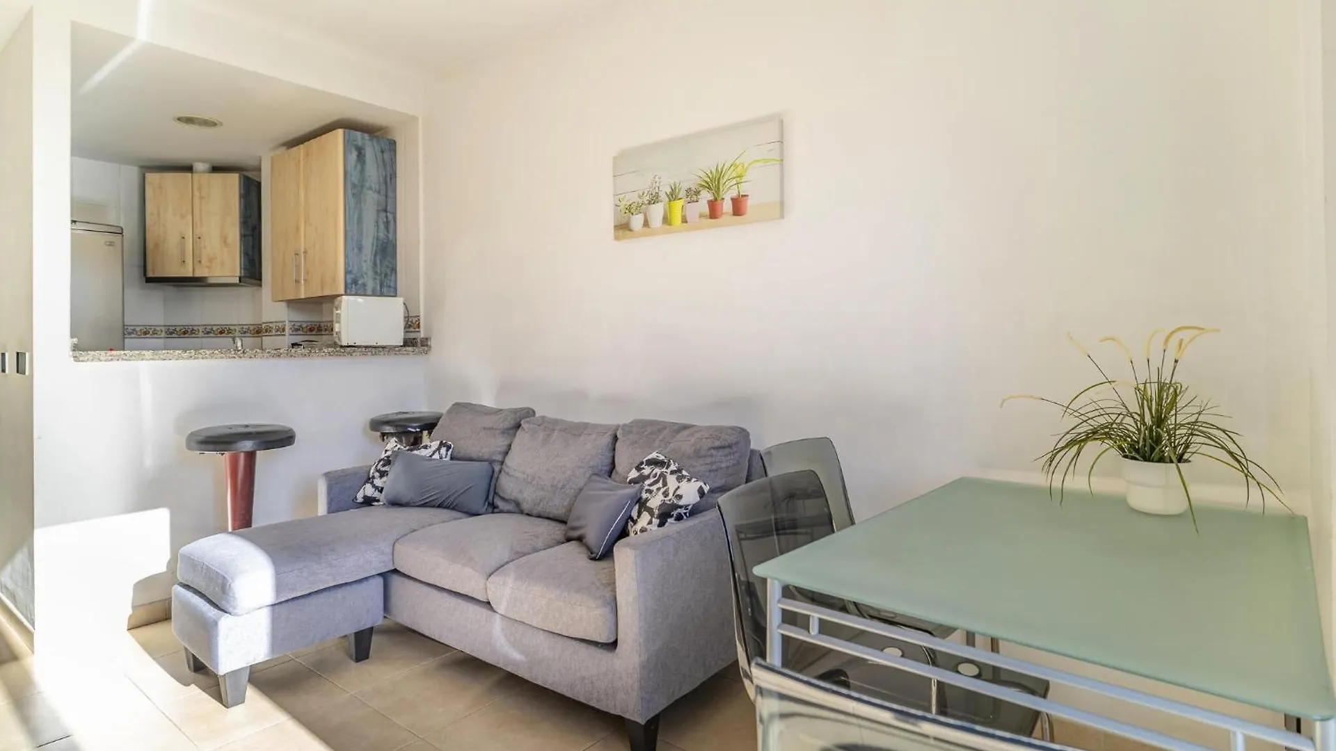 Gorgeous Apartment In Fuengirola With Wifi